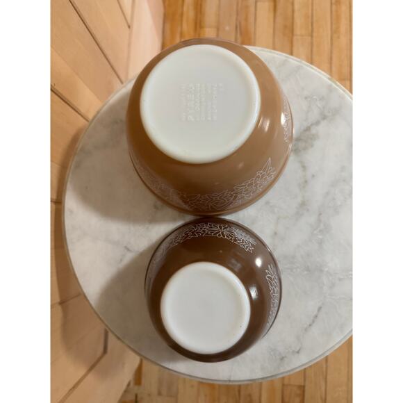 Vintage Pyrex Woodland Brown Nesting Bowls - Set of 2  401, 402 - Picture 3 of 9
